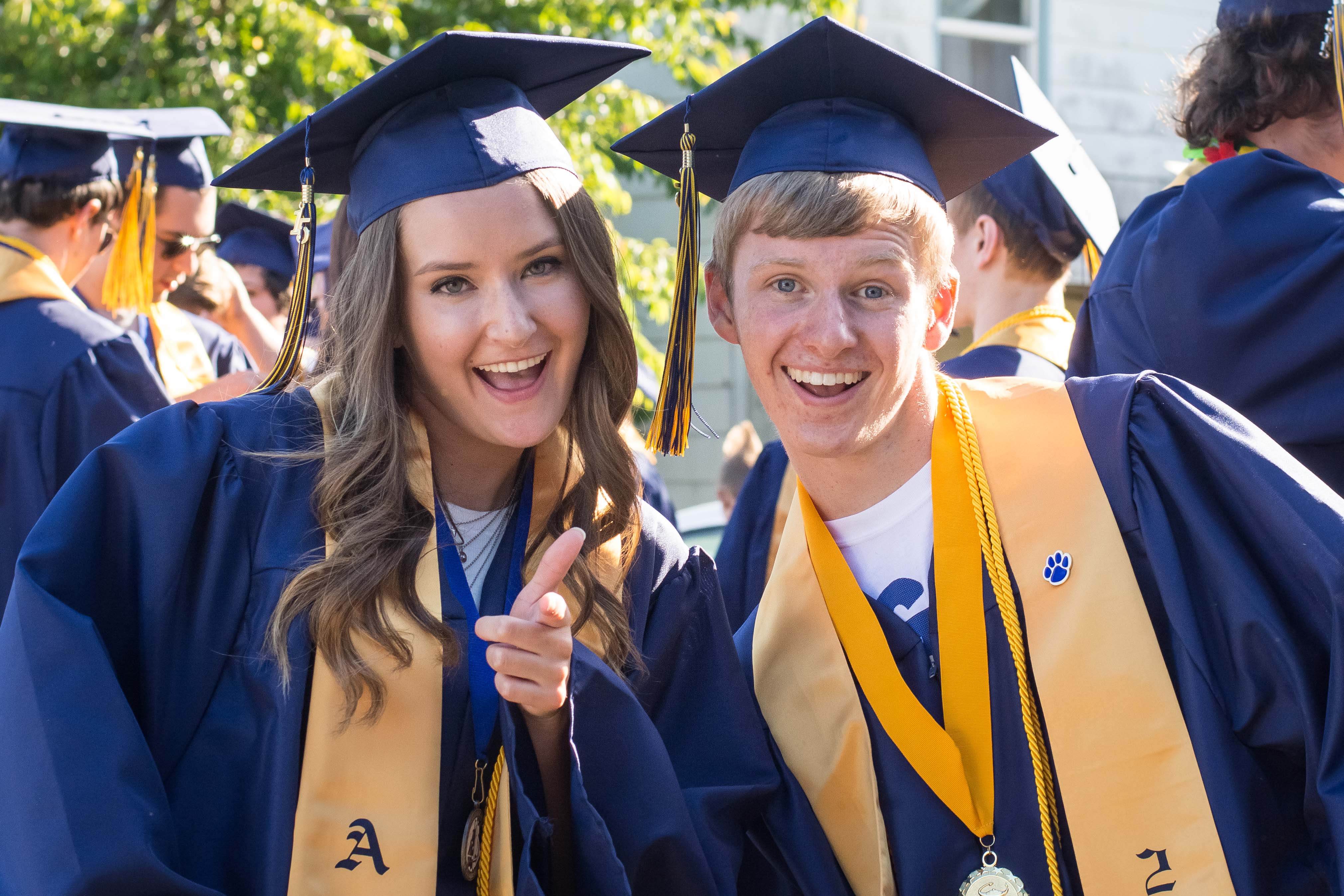 aberdeen university graduation gown hire