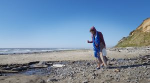 Where to go Beachcombing in Winter in Grays Harbor Searching for rocks