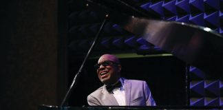 Kenneth Brawner playing Ray Charles on stage