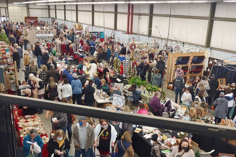 Get Ready to Deck Your Halls With the Country Christmas Bazaar